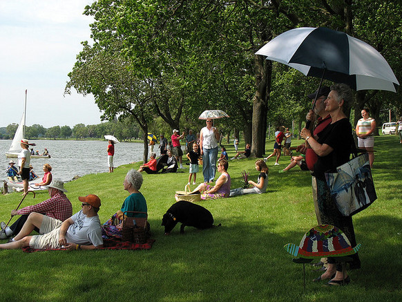 A modern photographic recreation of Seurat's painting.